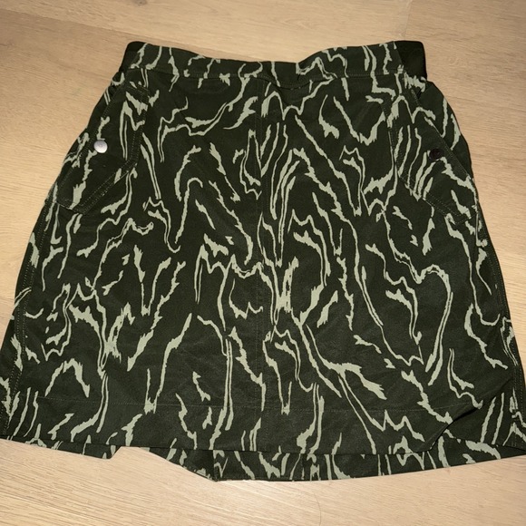 Athleta Womens Size 8 Stretch Waist Skort Green Pattern Pockets Stretchy - Picture 1 of 4